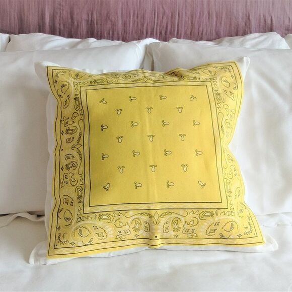 Yellow Bandana on White Zippered 20 x 20 Throw Pillow NEW - Picture 9 of 12